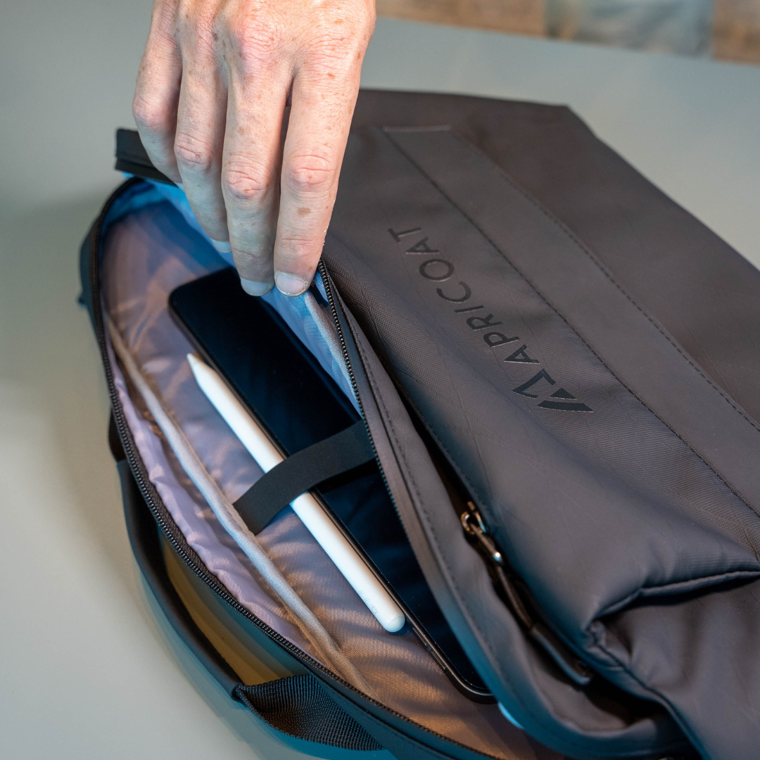 URBN Getter Shoulder Bag - Grab and travel